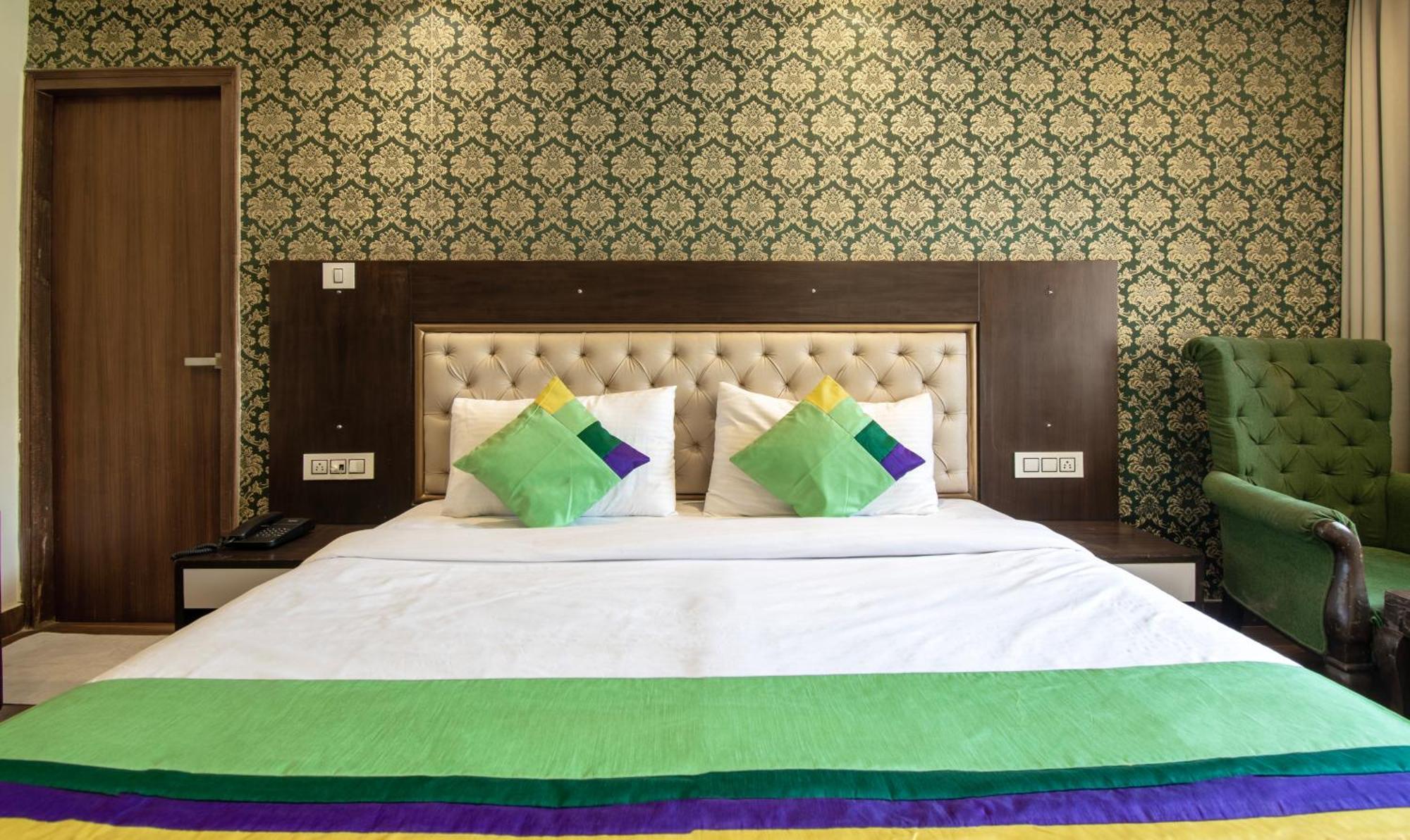 Ambika Residency, Near Hidimba Devi Temple Hotel Manāli Екстериор снимка