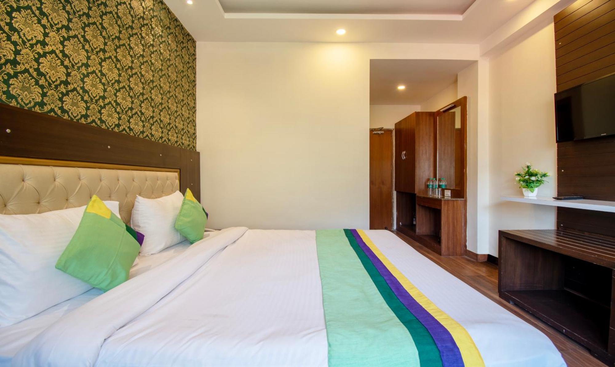 Ambika Residency, Near Hidimba Devi Temple Hotel Manāli Екстериор снимка