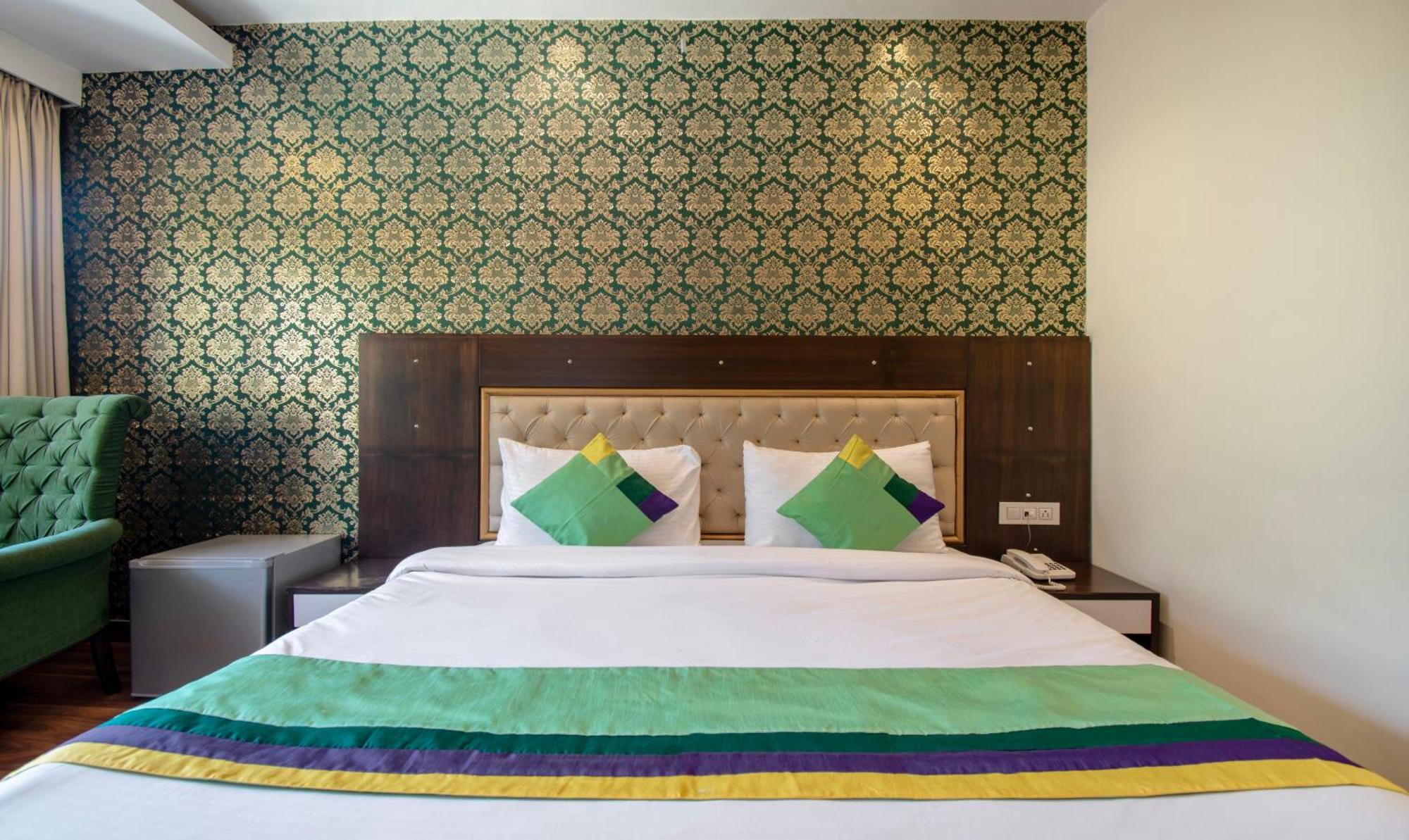 Ambika Residency, Near Hidimba Devi Temple Hotel Manāli Екстериор снимка