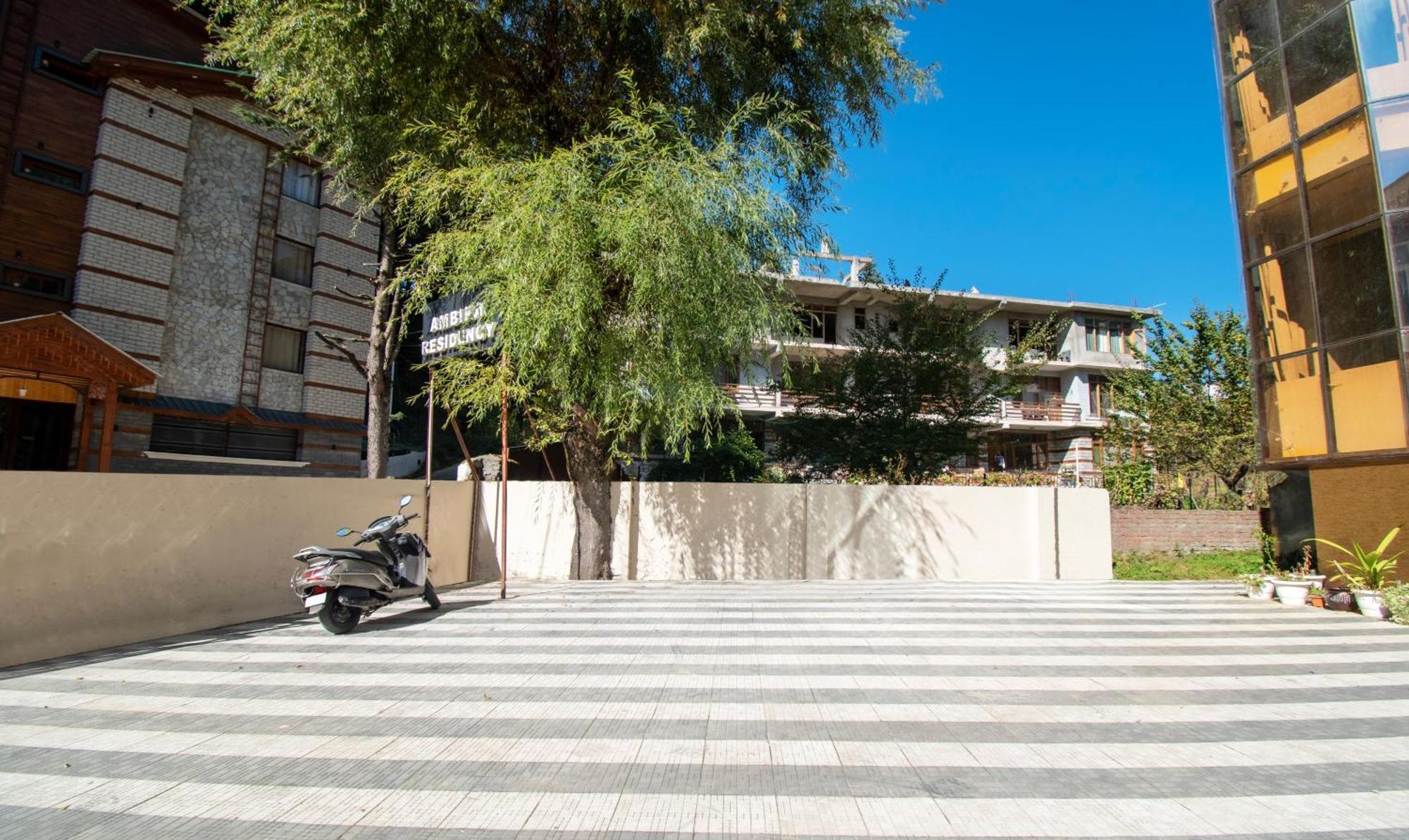 Ambika Residency, Near Hidimba Devi Temple Hotel Manāli Екстериор снимка