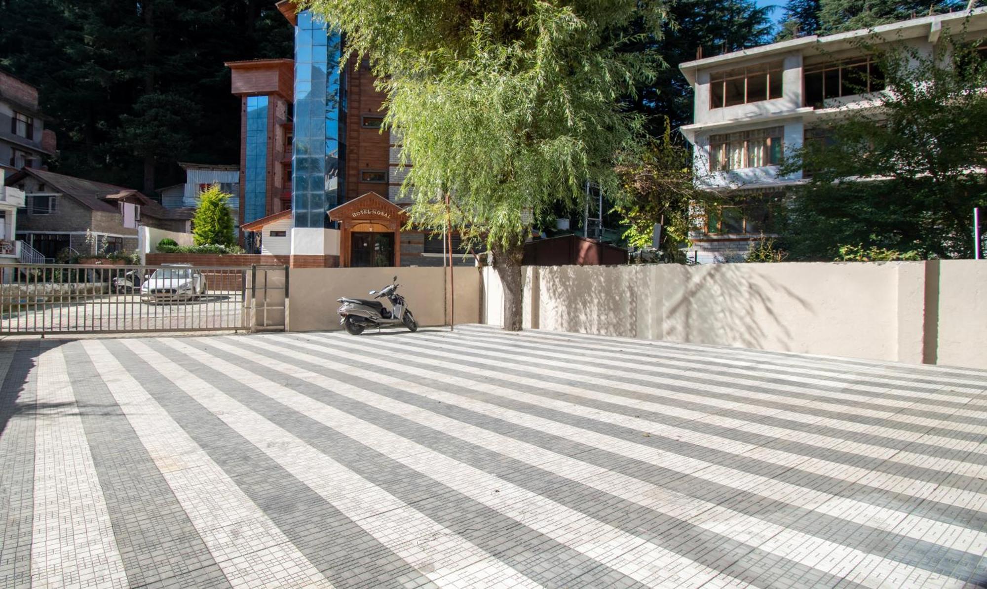 Ambika Residency, Near Hidimba Devi Temple Hotel Manāli Екстериор снимка